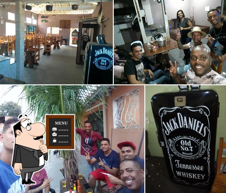 Dê uma olhada nos menu no quadro negro