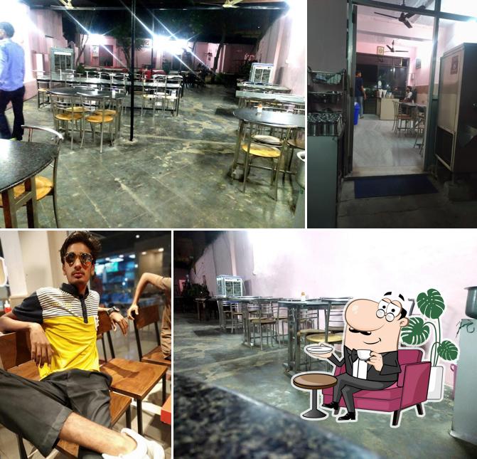 The interior of Badi Dhani Pavitra Bhojnalay