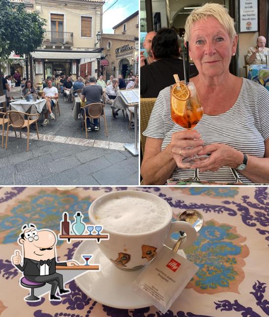 Gli interni di Amigos Bar