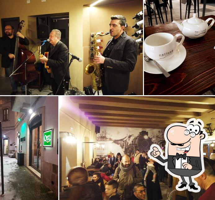 Dai un'occhiata agli interni di Kaboom Cafe'