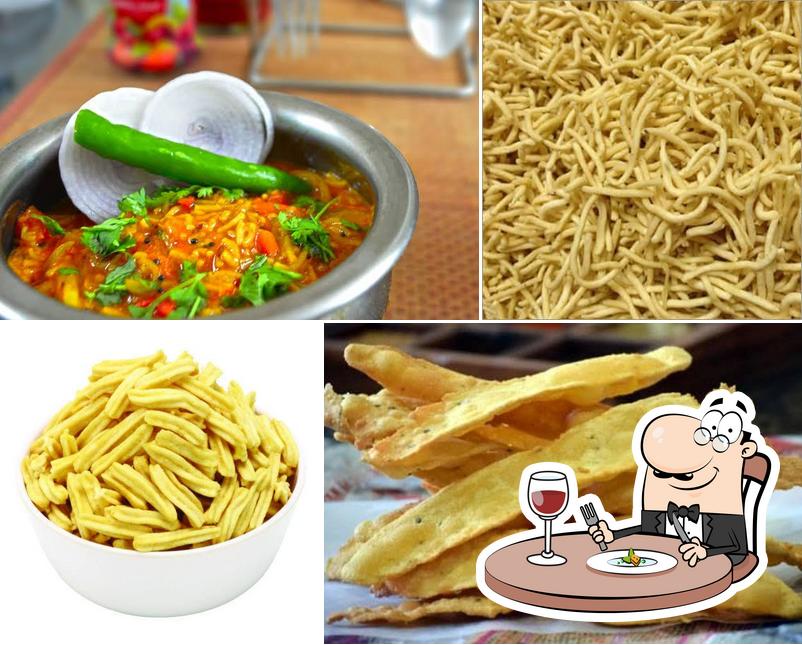 Food at Shiv Gujrati Namkin Bhandar