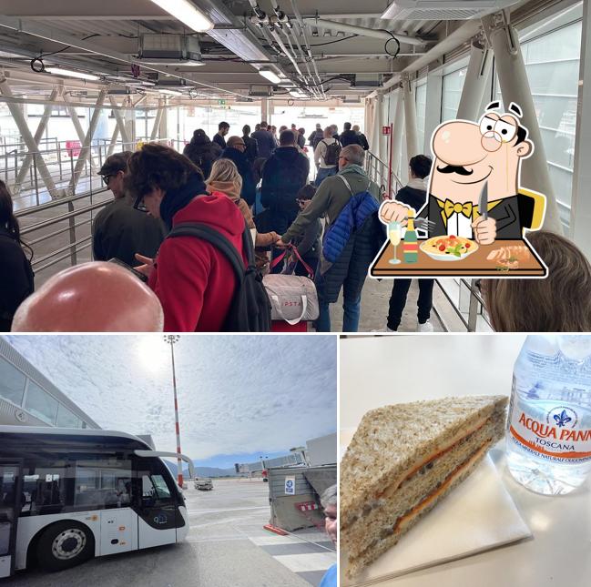 La immagine di cibo e esterno da TIME CAFÉ