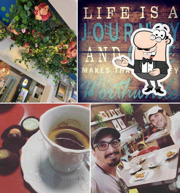 Look at this photo of Doce Beijo