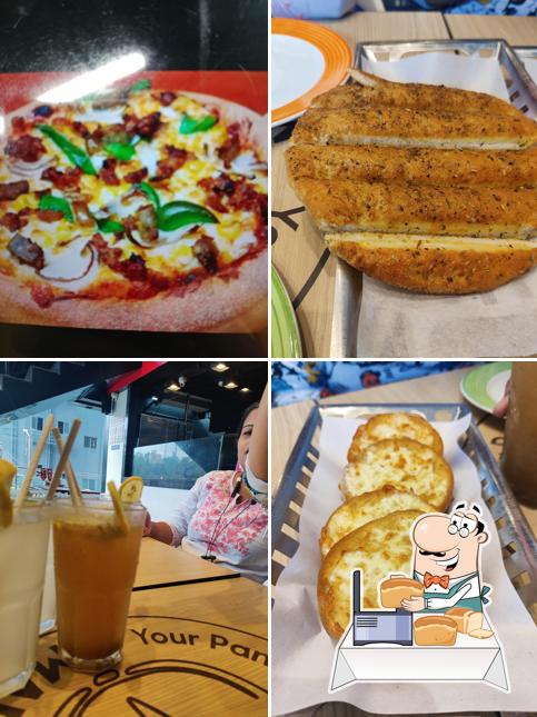 Garlic bread at Pizza Hut Baner Sus Road, Pune