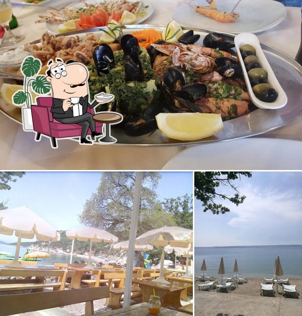 La interni e cibo del ristorante