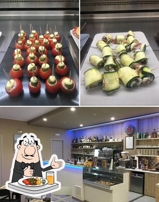 La cibo e interni del ristorante