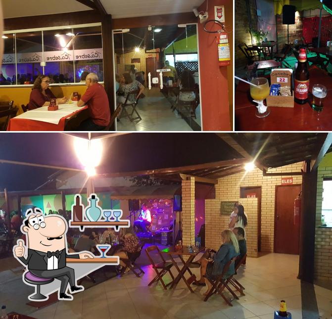 Entre diferentes coisas, interior e cerveja podem ser encontrados no Casebre