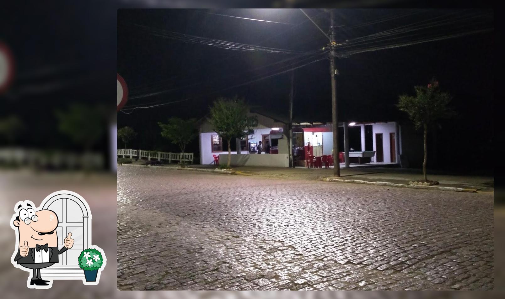 Desfrute da vista da área externa do Cachorrão Lanches by Ivo