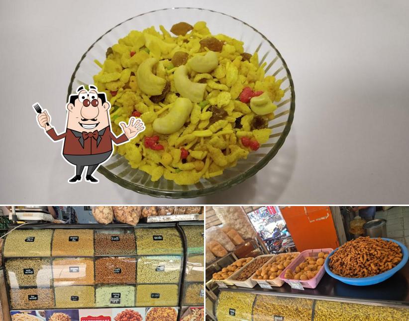 Food at Maheshwari ke Namkeen And Sweets