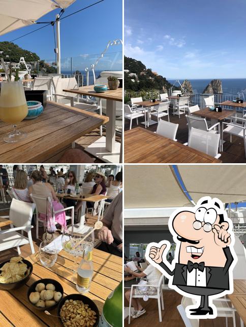 Siediti a un tavolo di Capri Rooftop