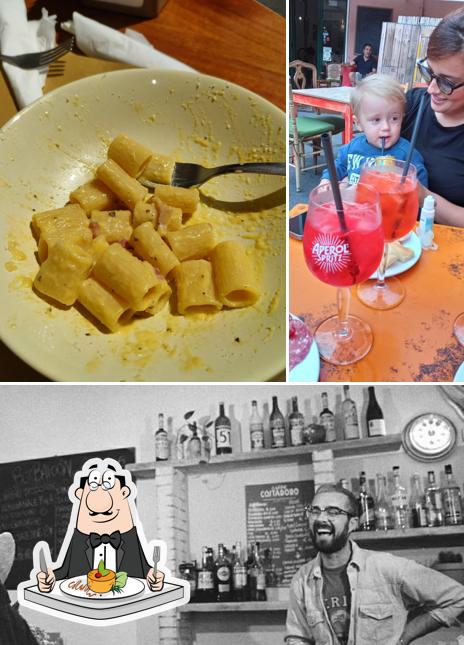 Questa è la foto che raffigura la cibo e lavagna di barbaloon