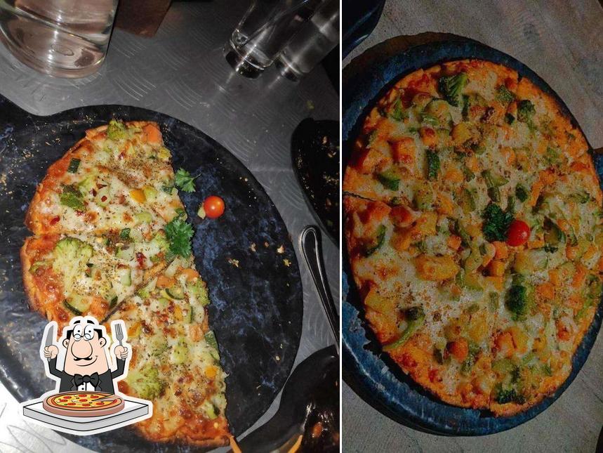 Pick pizza at Noidawery