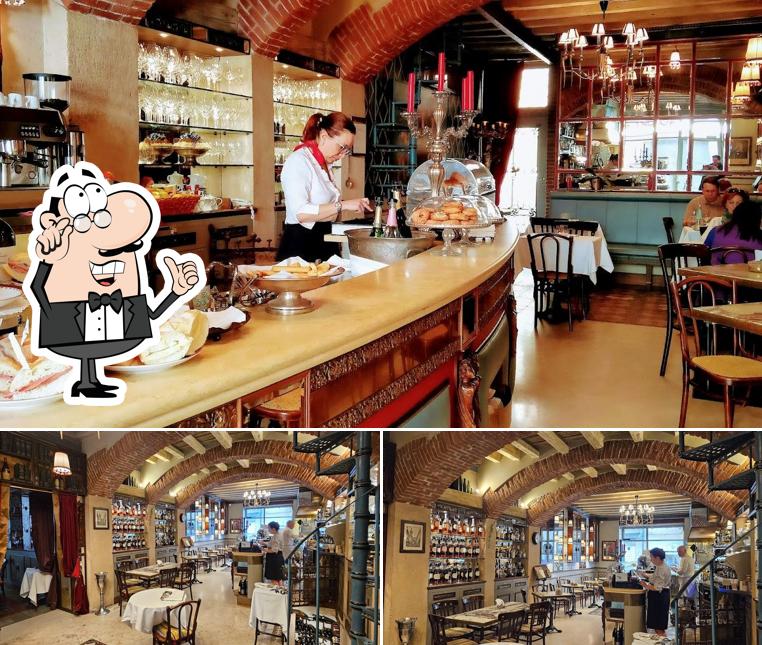 Siediti a un tavolo di Café Carducci