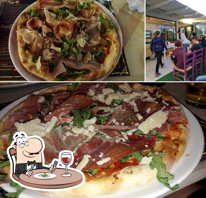 Guarda la foto che mostra la cibo e interni di Centro Sportivo "Kick Off"