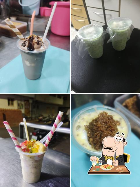 Food at Ajmeri Faluda Centre