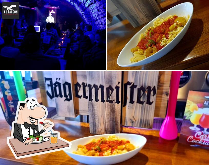 Tra le diverse cose da Le Faucon 2.0 si possono trovare la cibo e interni