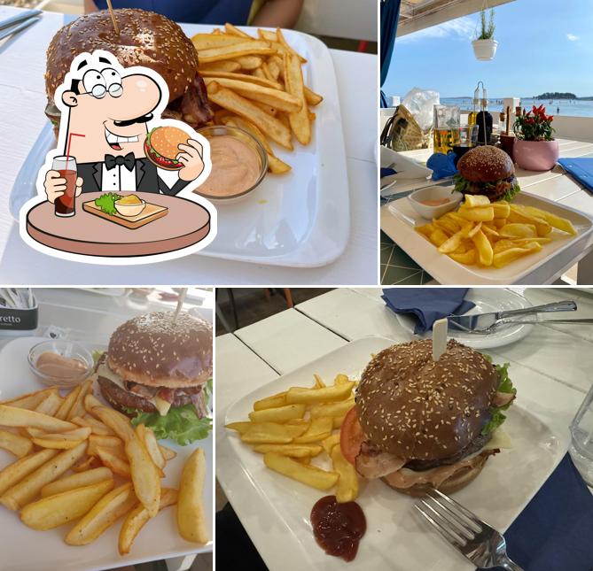 Ordina un hamburger a Terasa Europa