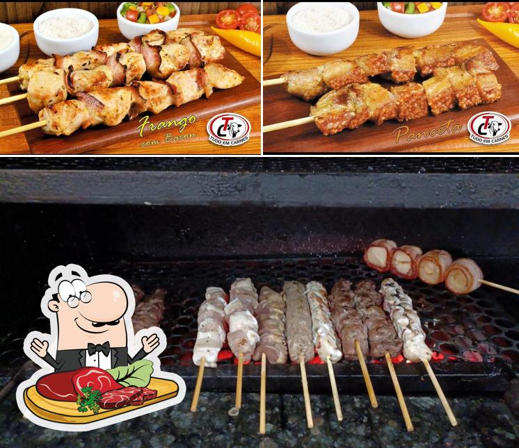 Prove refeições de carne no House One Burgers e Espetos