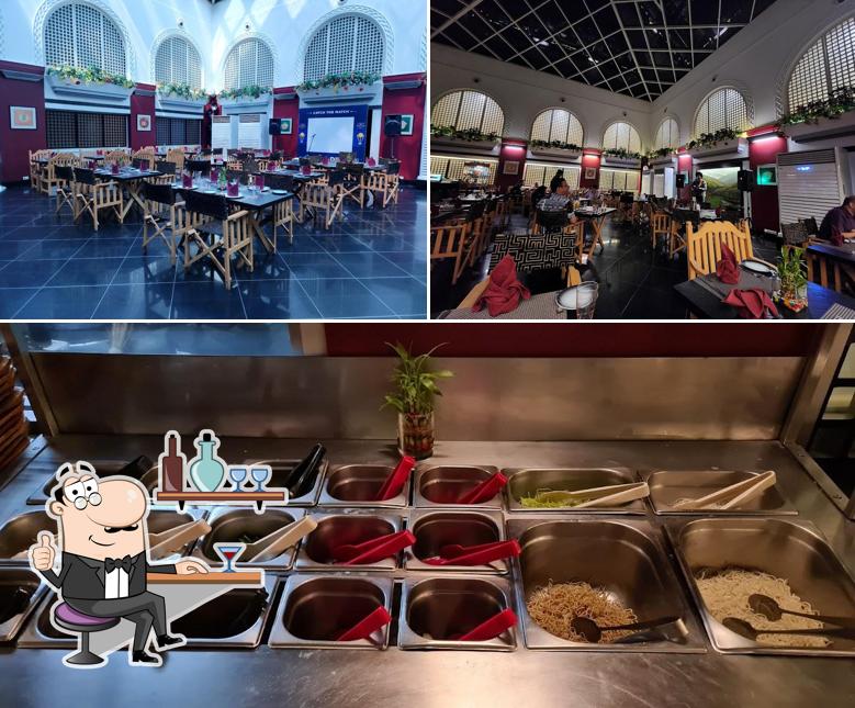 The picture of Wok Toss – Pan Asian restaurant’s interior and food