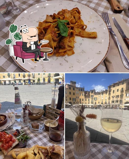 Siediti a un tavolo di La Cicciascheria