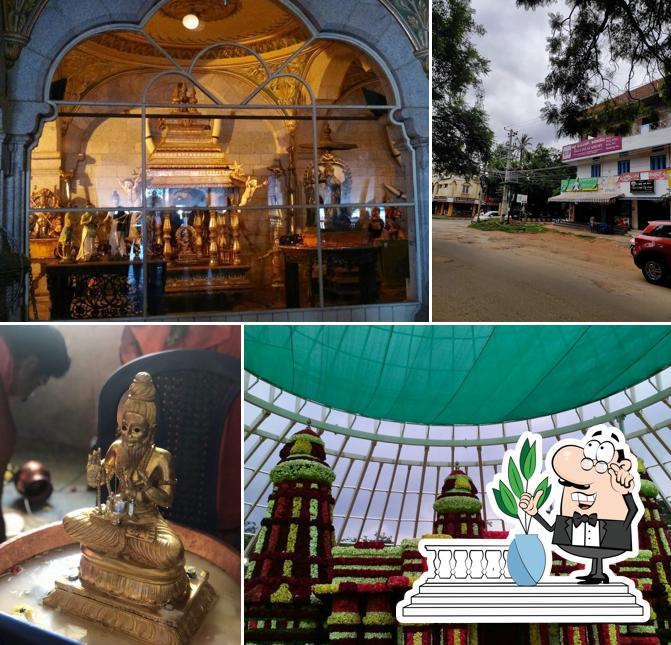 Check out how Kavitha Bakery looks outside