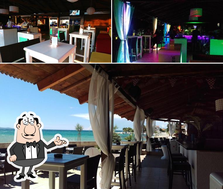 Siediti a un tavolo di Mango Cocktail Bar