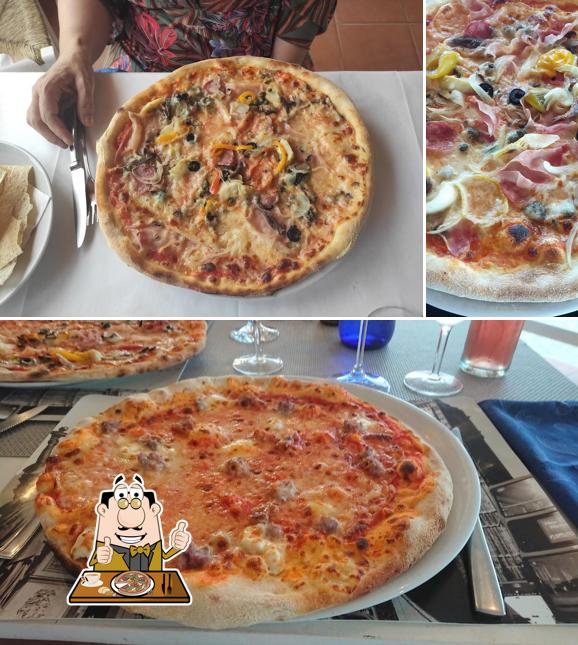 Prenditi una pizza a Il Tetto Rosso