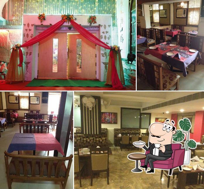 RAJ MAHAL HOTEL & RESTAURANT