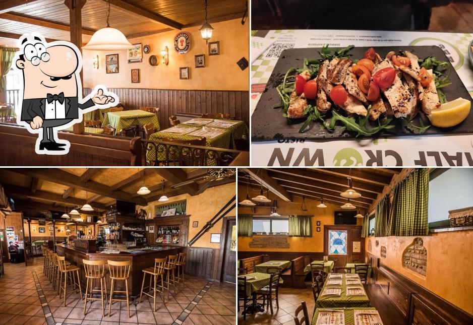 Dai un'occhiata agli interni di Half Crown Pub