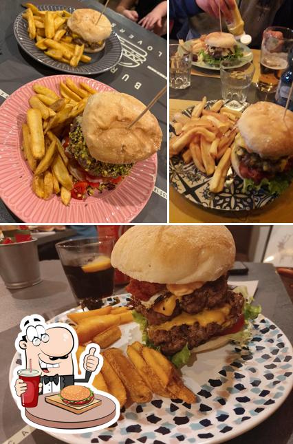 Gli hamburger di A casa di Amici potranno soddisfare molti gusti diversi