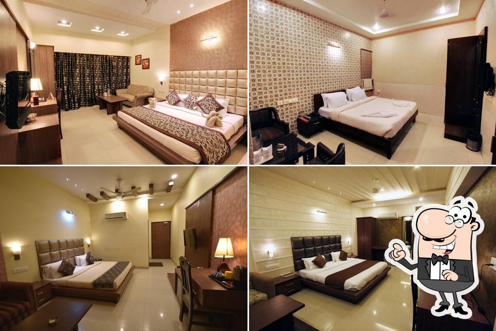 Take a seat at one of the tables at Royal Residency Luxury hotel in Gorakhpur Best banquet hall in Gorakhpur