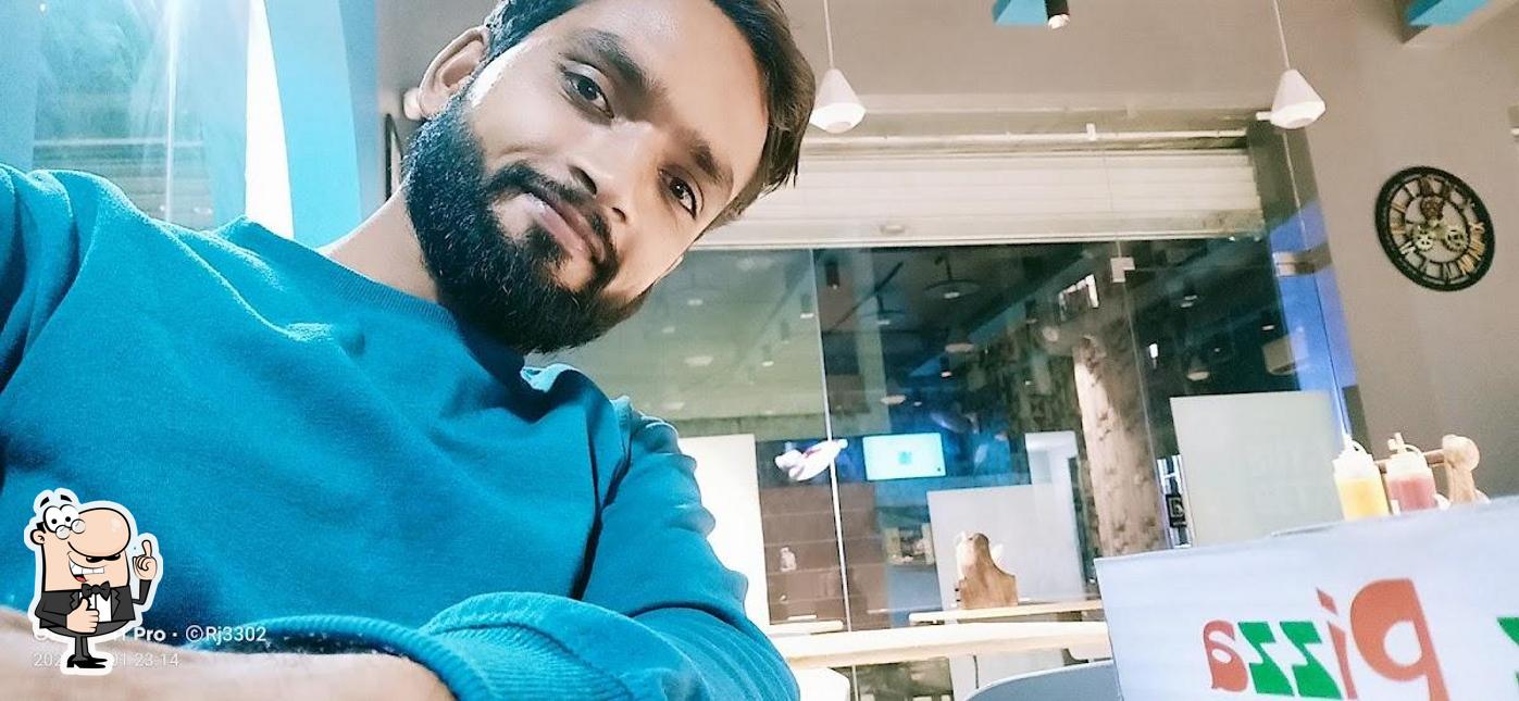 Here's a picture of Aahar sandwich