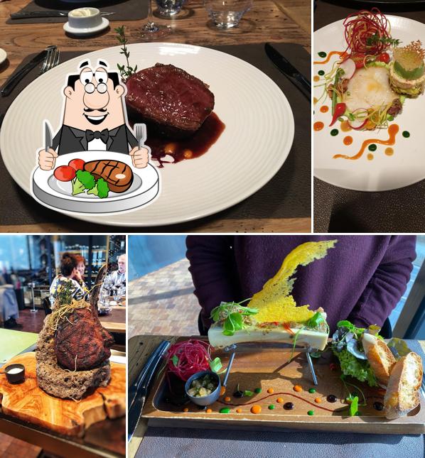 Prenditi i un pasto a base di carne a Instinct Amazonia