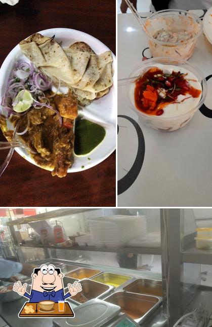 Food at Kulcha Lal Parantha Das