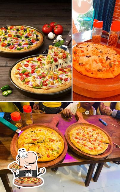 Try out pizza at Mr.Brown cafe