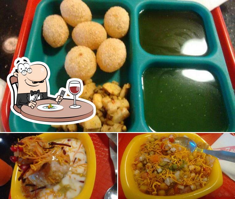 Food at SRS 7 Dayz Chaats & Sweets