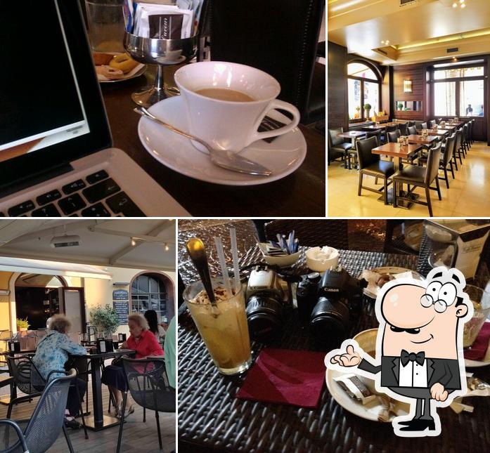 Siediti a un tavolo di Caffè Cavour