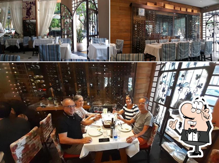 O interior do Dona Derna