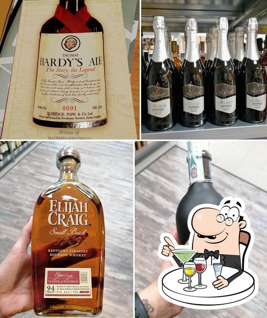 Ordina un drink o cocktail alcolico dal menu