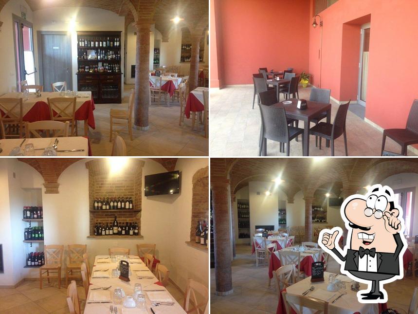 Siediti a un tavolo di Osteria Case Vecchie