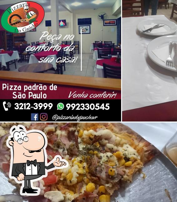 Confira a foto apresentando interior e pizza no Pizzaria do Gaúcho