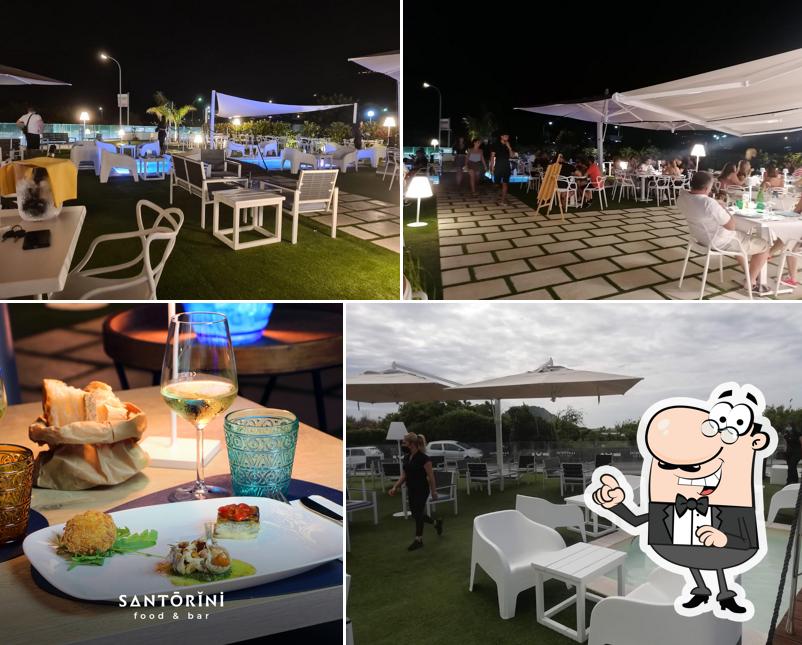 Dai un'occhiata agli interni di Santorini Food&bar