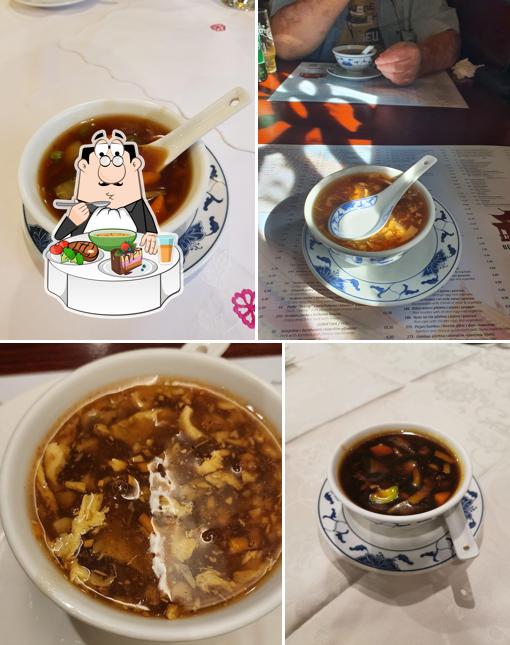 Zuppa calda e acida al Kineski restoran Peking