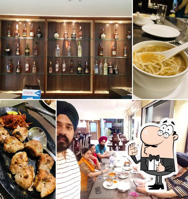 Look at the picture of Lalli's Family Restaurant & Bar