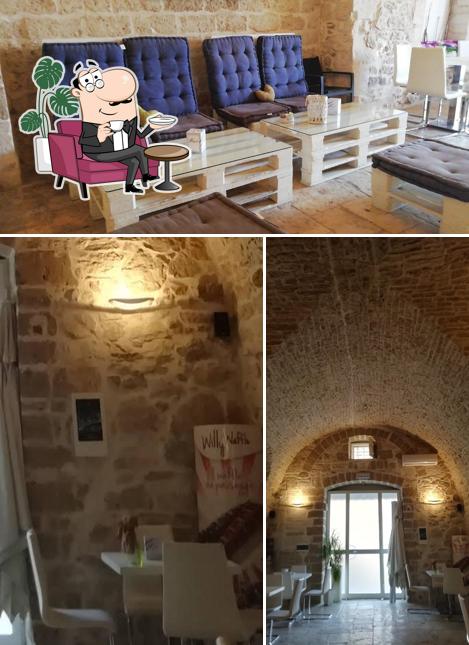 La immagine di interni e cibo da Poseidon Caffè