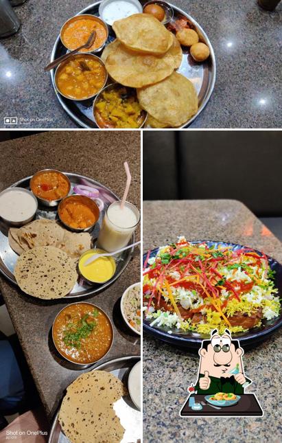 Food at Tara Sweets & Chat