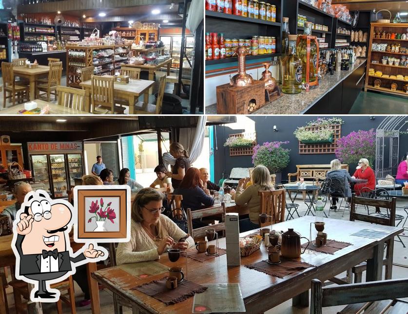 Sente em uma das mesas no Kanto de Minas Empório e Café