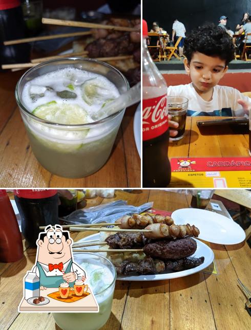 Desfrute de uma bebida no Hora do Espetinho