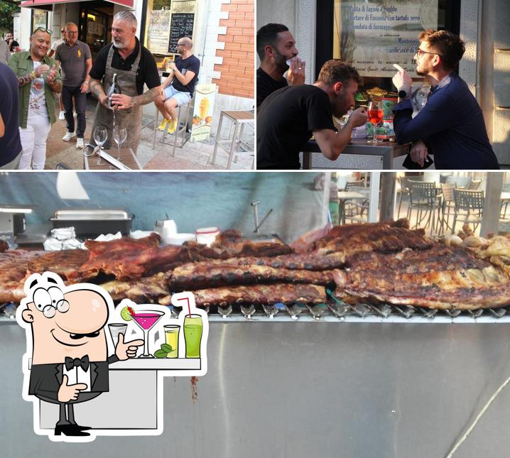 Venezze si caratterizza per la bancone da bar e cibo