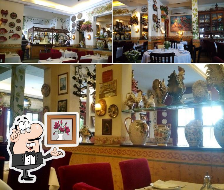 Sente em uma das mesas no Província di Salerno